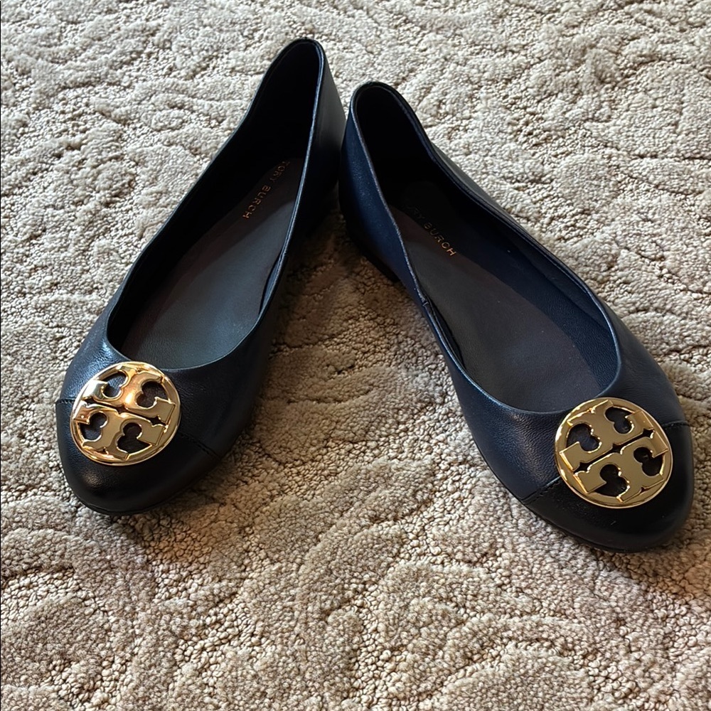 Women's Navy/Black Toe Leather Tory Burch Ballet Flats with Gold Emblem